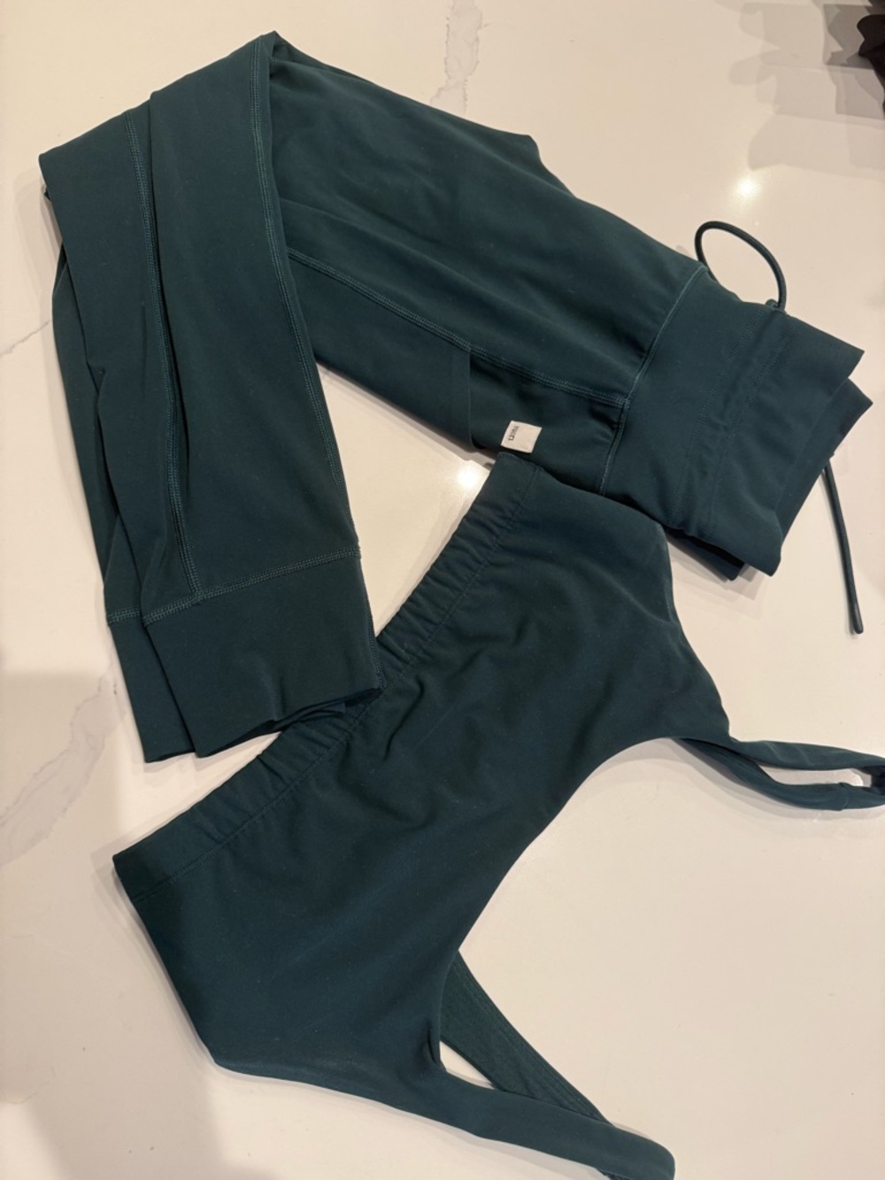 Vuori evergreen daily Leggings and Sports Bra Set